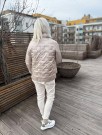 Beige blank jakke thumbnail
