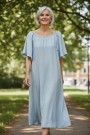 Lyseblå rundhalset viskosekjole thumbnail