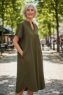 Armygrønn halvlang viskosekjole thumbnail