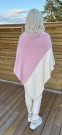 Rosa og creme poncho thumbnail