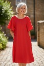 Rød linkjole m rund hals thumbnail