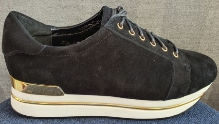 Sort semsket sneakers