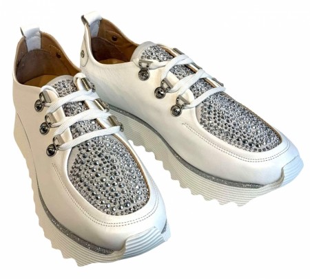 Hvit sneakers m stener