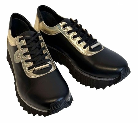 Sort og gull sneakers