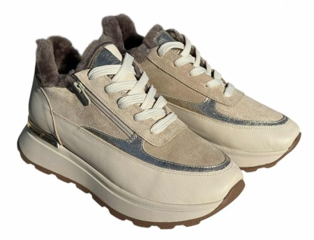 Creme foret skinn sneakers