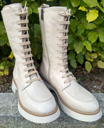 Creme skinn boots