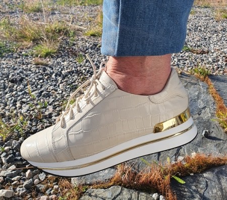 Creme croco sneakers