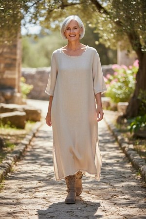 Beige romslig linkjole m frynser