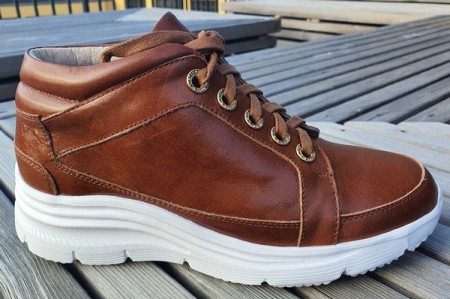 Cognac sneakers
