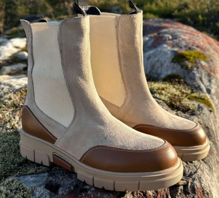 Creme nubuk boots