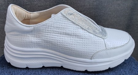 Hvit sneakers med klare stener