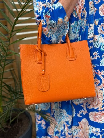 Orange stående skinnveske