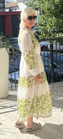 Grønn blomstret kjole