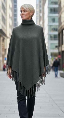 Grønn poloponcho m frynser