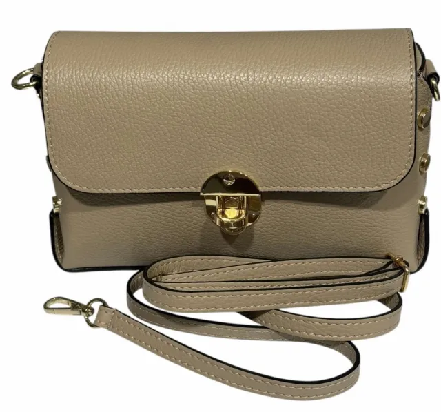 Beige skinnveske m nagler