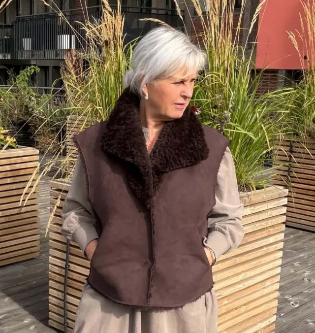 Brun vendbar vest m "sau"