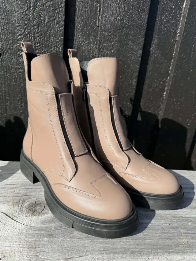 Taupe skinnskoletter